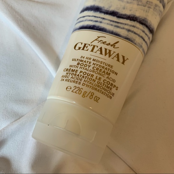 Bath & body works fresh getaway ultimate hydration body cream - Picture 2 of 7